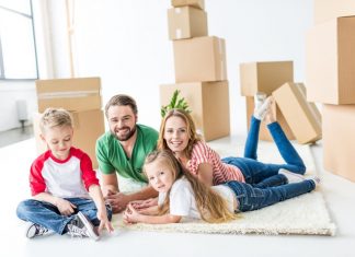 couple_qui_déménage_avec_enfants