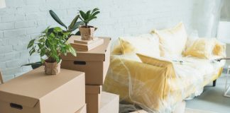 canapé-cartons-de-déménagement